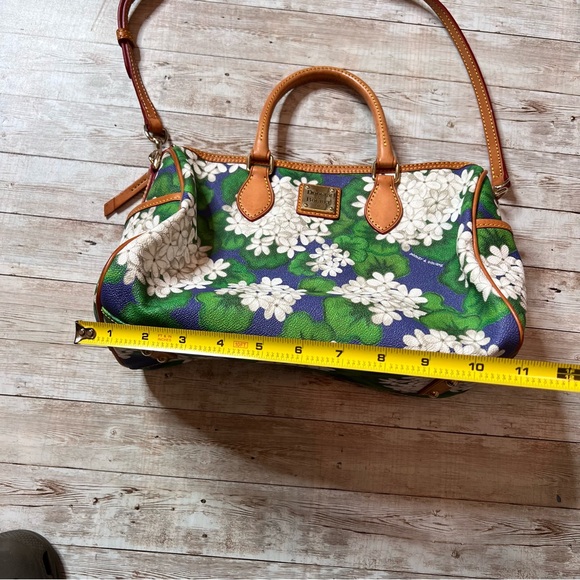 💫Dooney & Bourke hydrangea print bag - Picture 2 of 10
